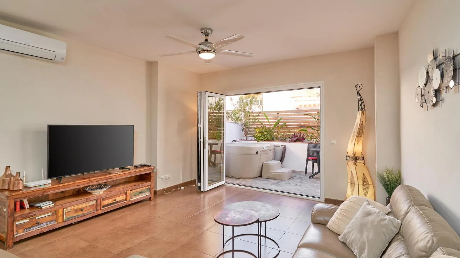 Luxury 1St Floor Apartment In Nerja Spain