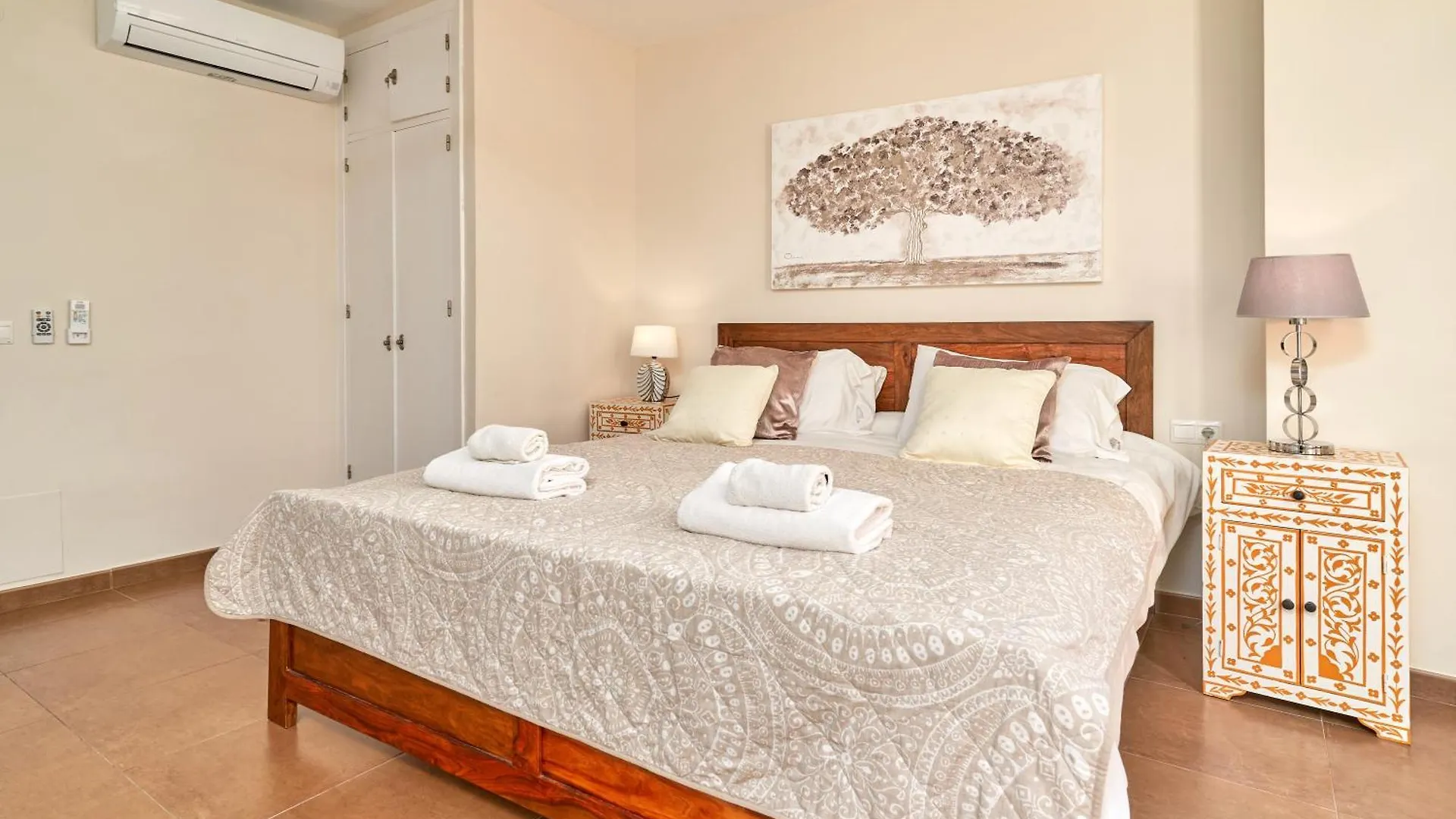 Luxury 1St Floor Apartment In Nerja Spain