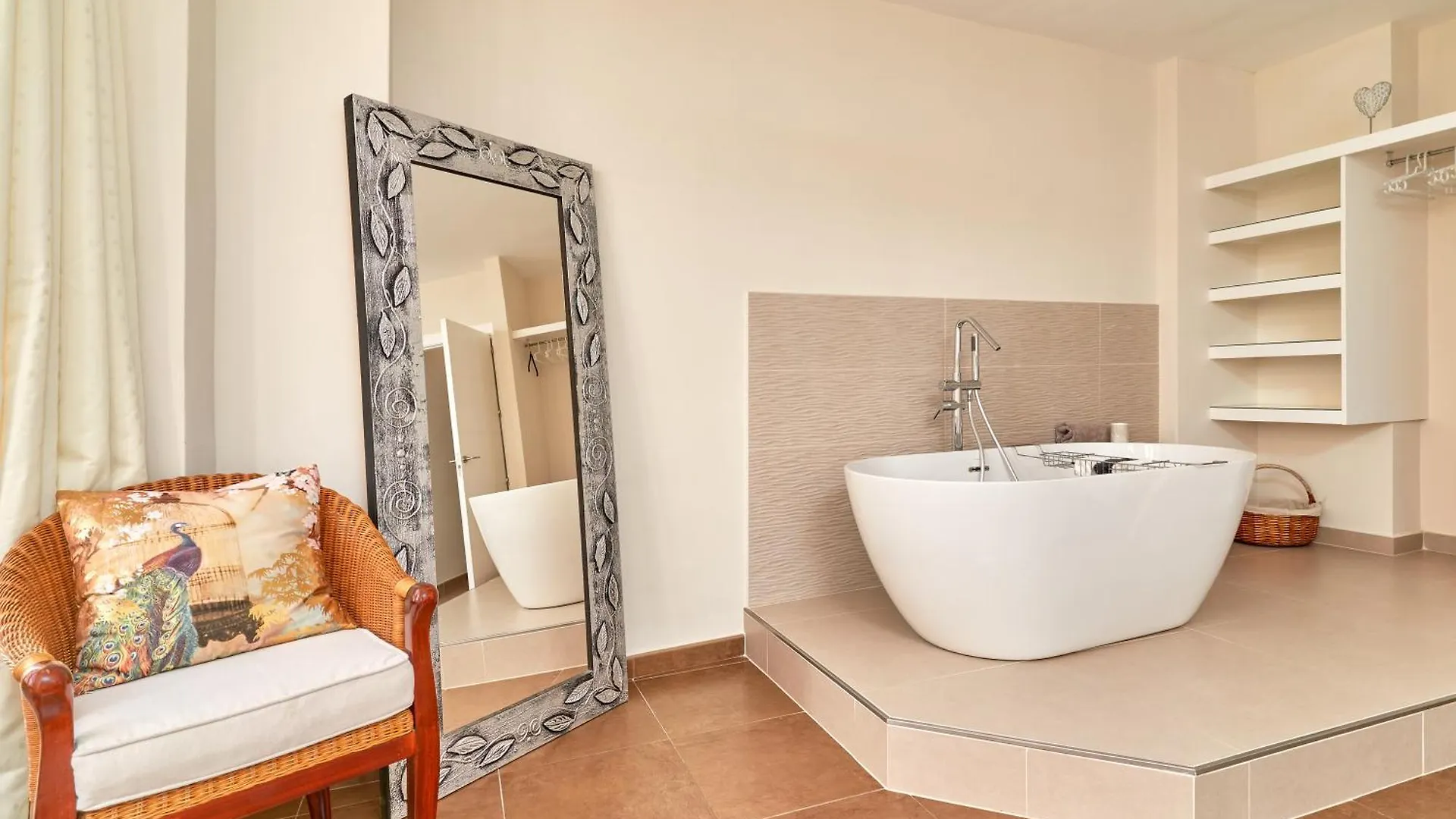 Luxury 1St Floor Apartment In Nerja
